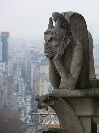 nhung quai thu bao ve nha tho duc ba paris