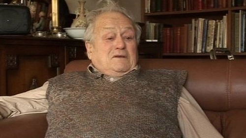 buc anh nguoi ngoai hanh tinh sau lung be gai gay xon xao 55 nam truoc