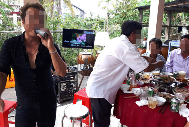 karaoke xom loi ca vang vong mang nguoi ra di cung tinh nghia hang xom