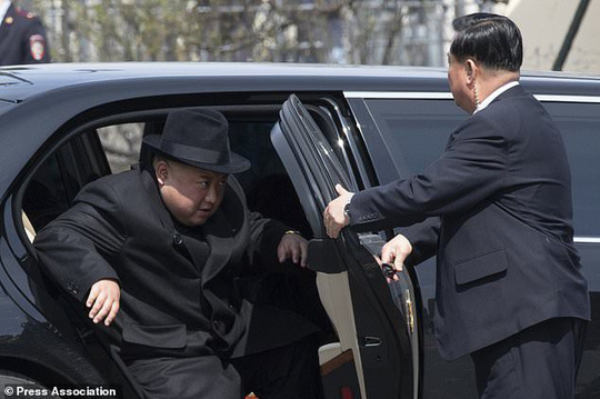 ong kim jong un mua xe boc thep tu dau