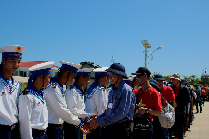 dac biet le chao co o truong sa cua viet kieu tu khap noi tren the gioi