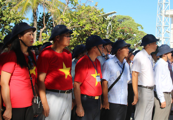 dac biet le chao co o truong sa cua viet kieu tu khap noi tren the gioi