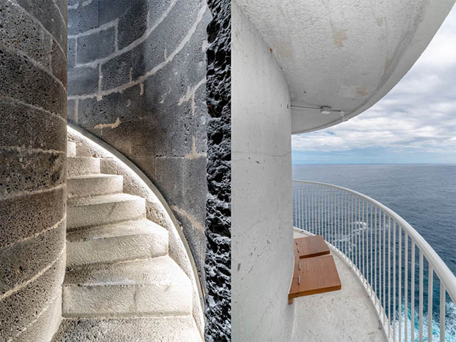 bien ngon hai dang thanh mot khach san sang chanh du khach xep hang dai de dang ky