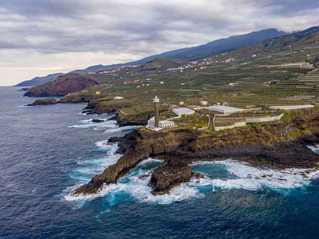 bien ngon hai dang thanh mot khach san sang chanh du khach xep hang dai de dang ky