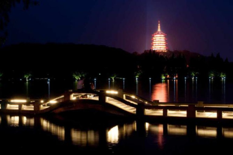 tien canh hang chau va nhung dieu khong the bo lo tai xu thien duong nay