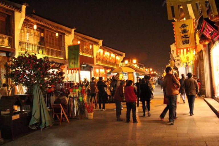 tien canh hang chau va nhung dieu khong the bo lo tai xu thien duong nay