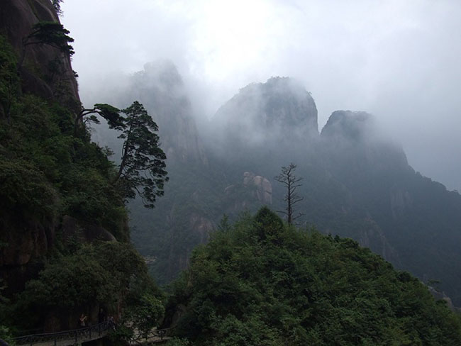 chang can di dau xa toi trung quoc cung du lac loi tai nhung vuon quoc gia dep sieu thuc nay