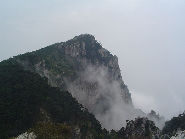 chang can di dau xa toi trung quoc cung du lac loi tai nhung vuon quoc gia dep sieu thuc nay