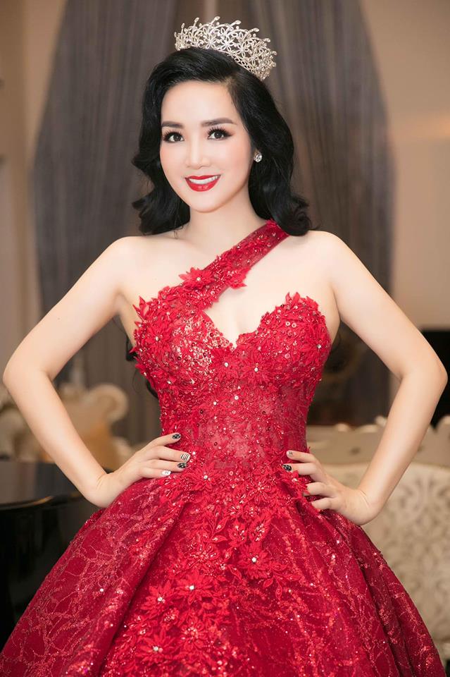 nhung hoa hau tuoi u50 van xinh dep nong bong bac nhat showbiz