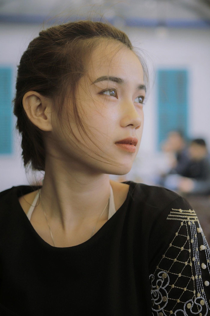 nu du hoc sinh lao gay an tuong voi dep thanh thien va biet 5 thu tieng