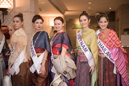 dai dien viet nam toa sang voi trang phuc thai lan tai miss tourism queen