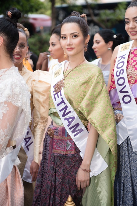 dai dien viet nam toa sang voi trang phuc thai lan tai miss tourism queen