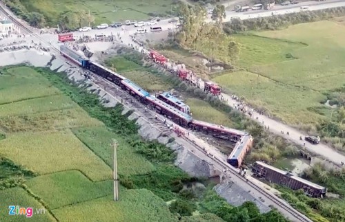 tau hoa dam xe tai cho da it nhat 10 nguoi thuong vong