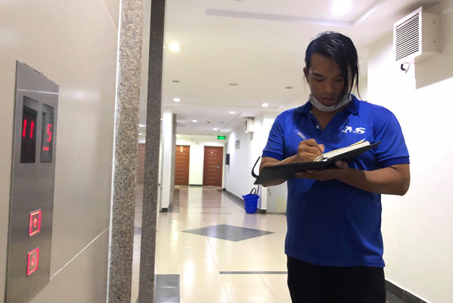 tra lai nguoi nuoc ngoai 7400 usd thanh nien sai gon tu choi tien ung ho