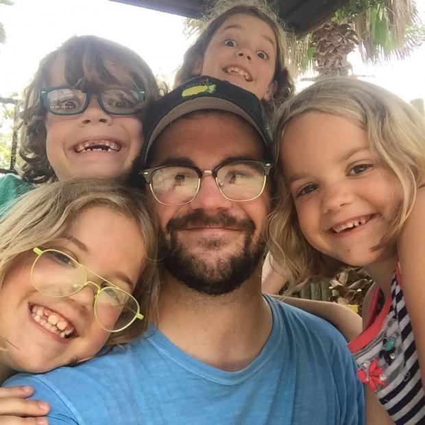 nguoi chong than tho ke lai qua trinh phat hien vo ngoai tinh trong suot 10 nam qua