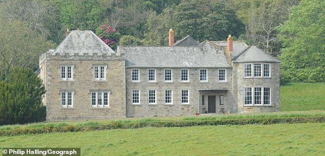 phat hien minh la con roi chang trai doi doi song cuoc song quy toc