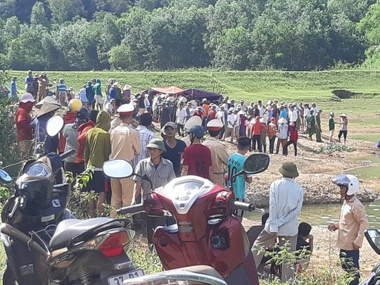 vu 5 hoc sinh lop 8 duoi nuoc kha nang xuong cuu ban 4 em khac cung tu vong