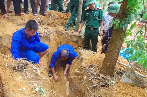 hai cot liet si boc trong vong duoc phat hien tren doi