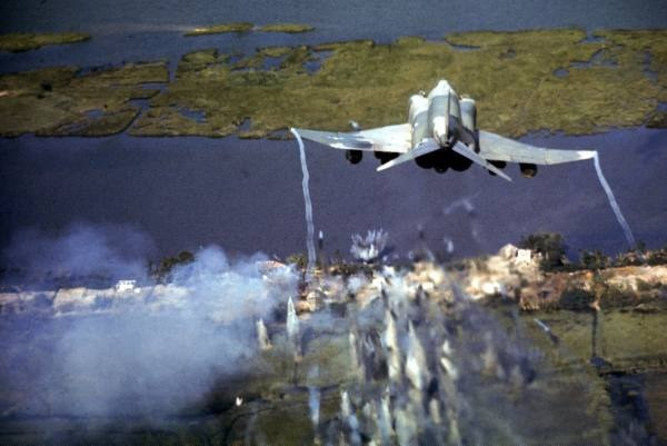 chien dich phung hoang pho bay ban chat da man cua my