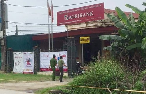 thanh nien mac ao mua cuop 500 trieu dong tai ngan hang