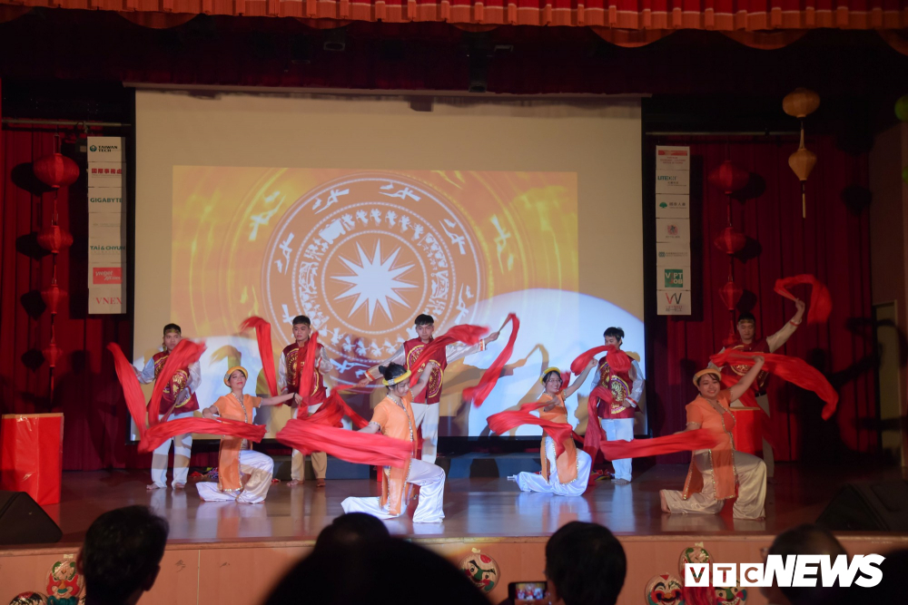 du hoc sinh viet mang van hoa am thuc nuoc nha toi ban be quoc te