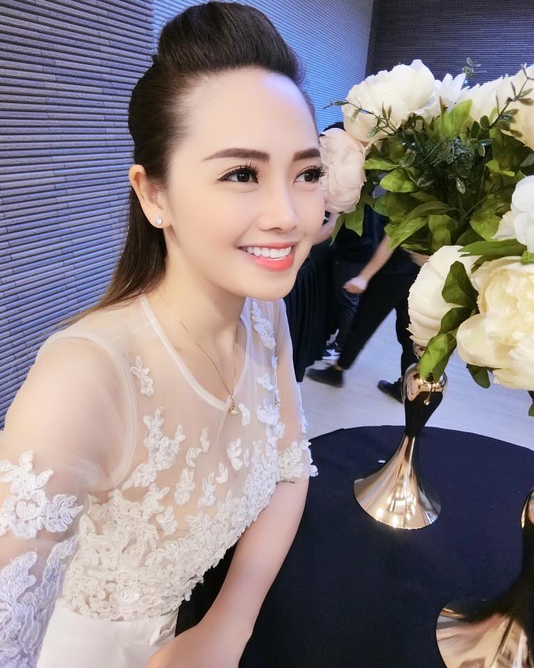 tuoi 32 nu mc vtv vua chia tay nguoi tinh dong gioi van dep bong mat