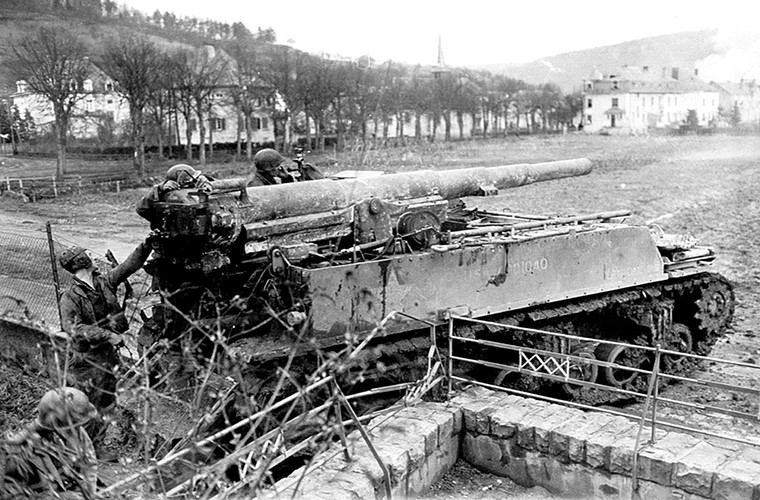 kham pha khau phao huy diet boong ke khung khiep trong cttg 2