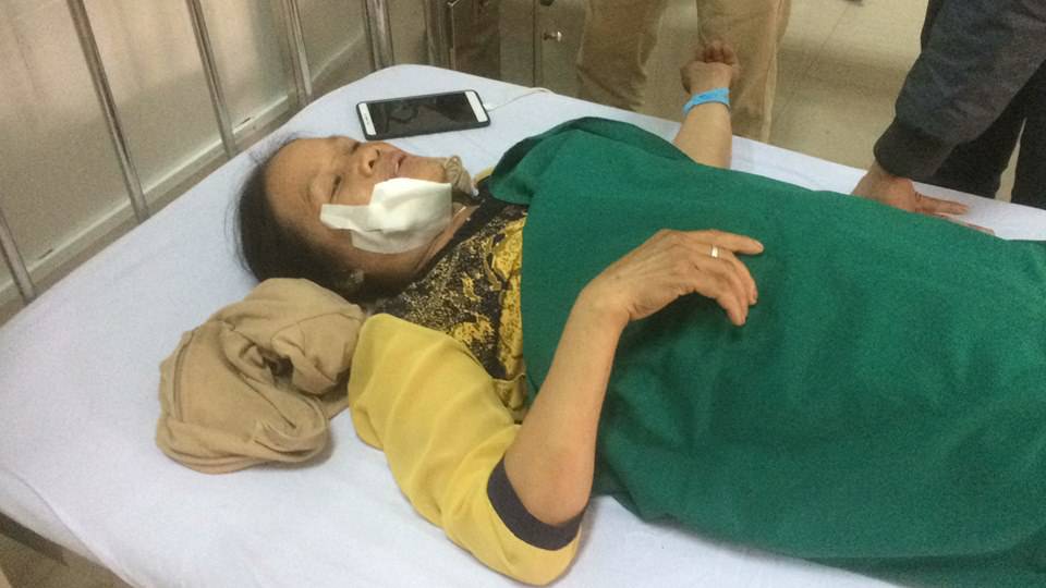 hanh khach ke giay phut kinh hai khi chiec xe cho 42 nguoi lao xuong vuc sau