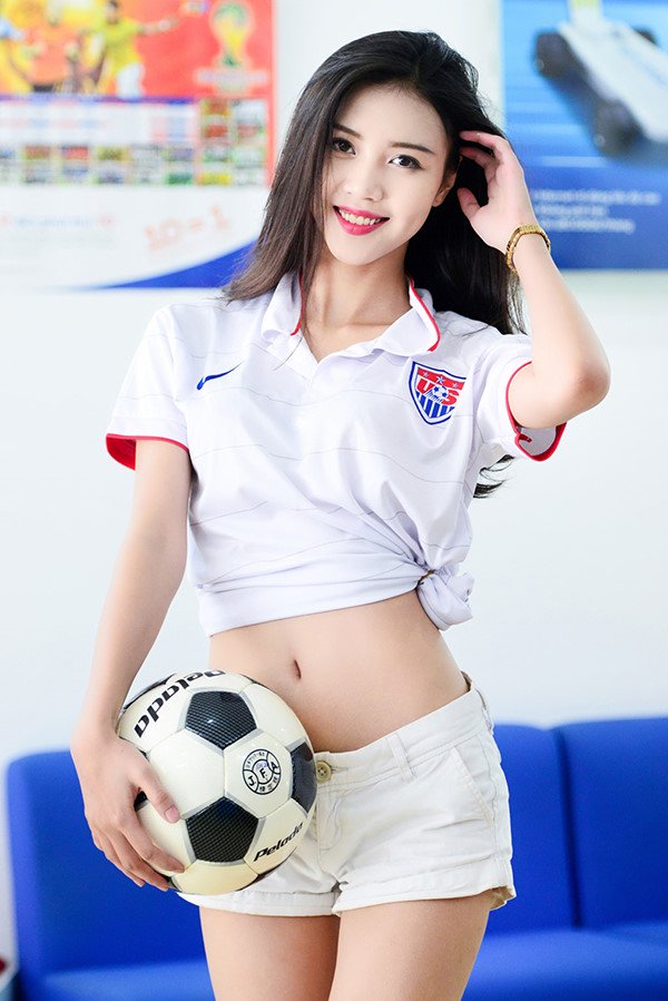 nhan sac hot girl hang khong co vu world cup 4 nam truoc gio ra sao