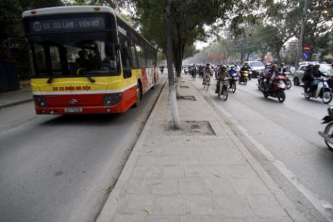 lan rieng cho buyt thuong duong nguyen trai tranh luan nong