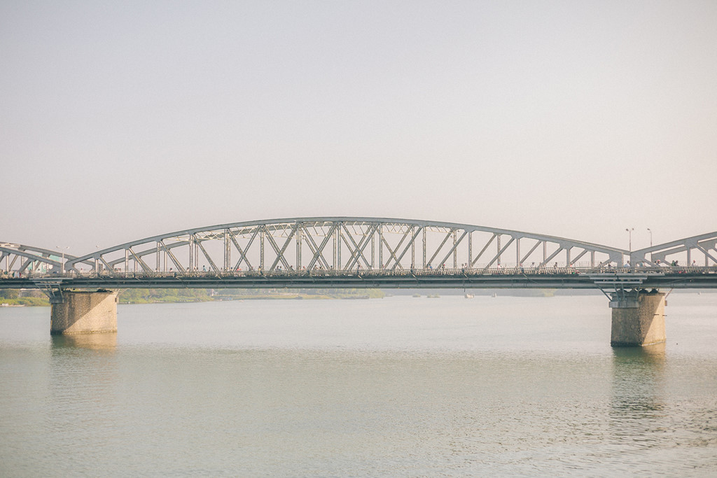 theo chan chang trai 9x an giang kham pha hue chi trong mot ngay