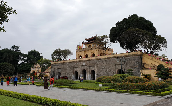 cuoi thang het tien di choi dau o ha noi chi voi 100000d