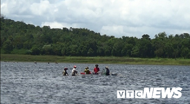 anh nhoc nhan muu sinh nghe cao hen tren ho ea kao dak lak