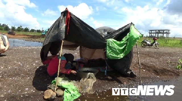 anh nhoc nhan muu sinh nghe cao hen tren ho ea kao dak lak