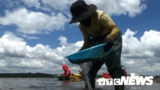 anh nhoc nhan muu sinh nghe cao hen tren ho ea kao dak lak