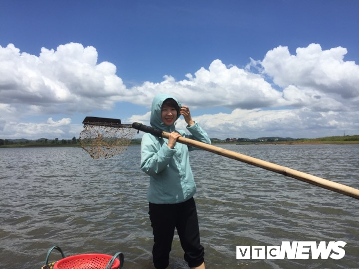 anh nhoc nhan muu sinh nghe cao hen tren ho ea kao dak lak