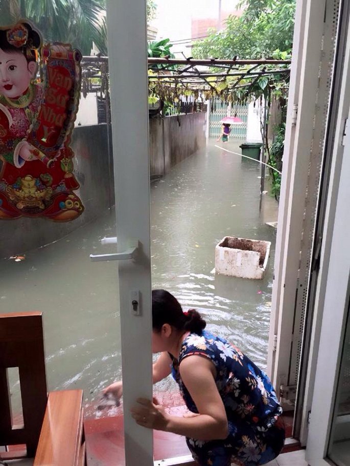 mua lon ngay cuoi tuan xe buyt boi giua pho ha noi