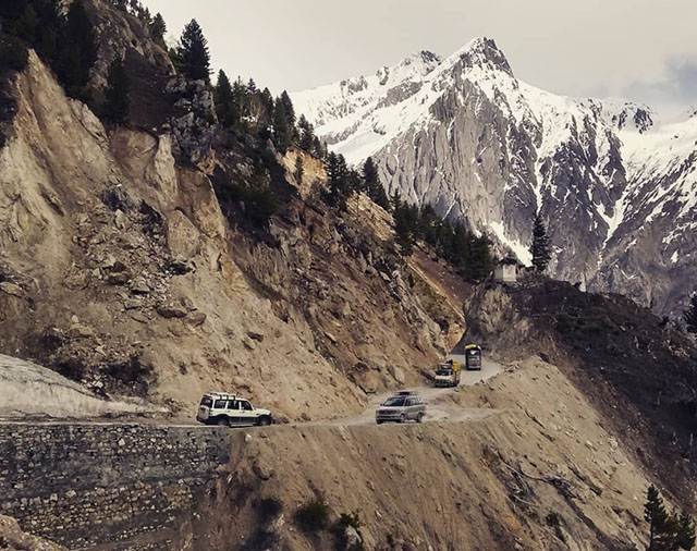 dat cuoc ca tinh mang tren nhung con duong ngoan ngoeo nguy hiem nhat the gioi