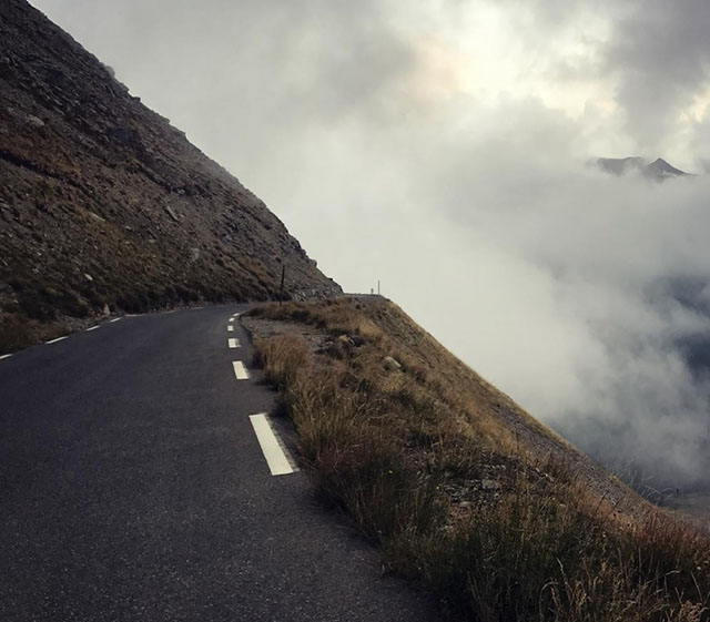 dat cuoc ca tinh mang tren nhung con duong ngoan ngoeo nguy hiem nhat the gioi