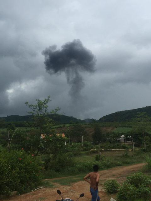 roi may bay su 22 o nghe an lai xa nha dan