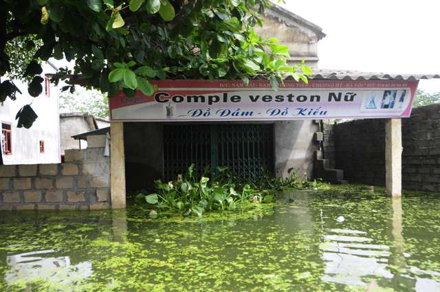 ha noi kinh hoang bien rac bua vay nguoi dan ngoai thanh sau lu