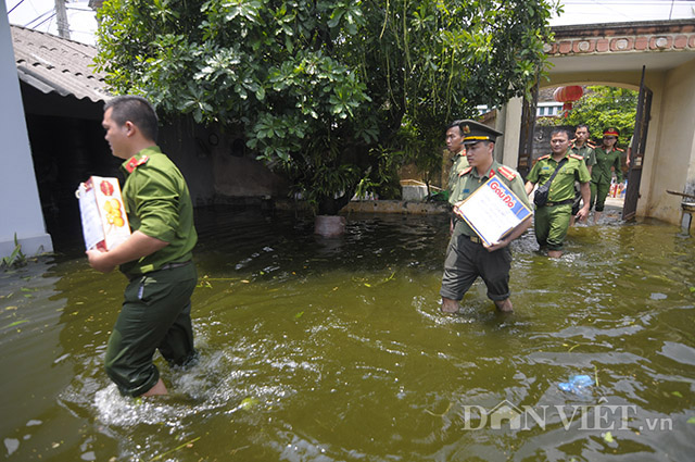 ha noi ngap ngay thu 9 nuoc mat nong dan hoa vao nuoc lu