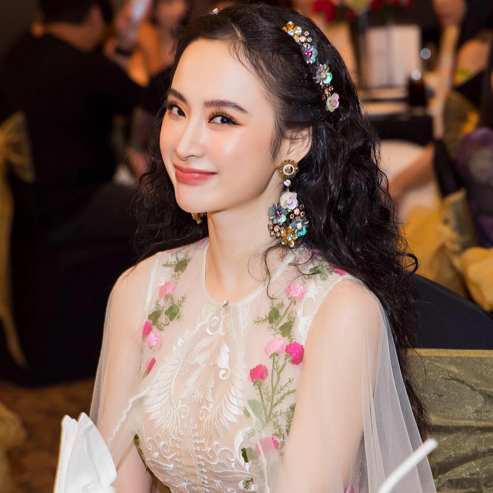 angela phuong trinh he lo tuoi tho phu ban xoi tung bi ngat vi quen an sang