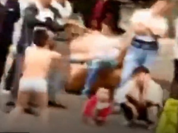 me lot do con trai giua noi cong cong vi dam cham mong ban gai