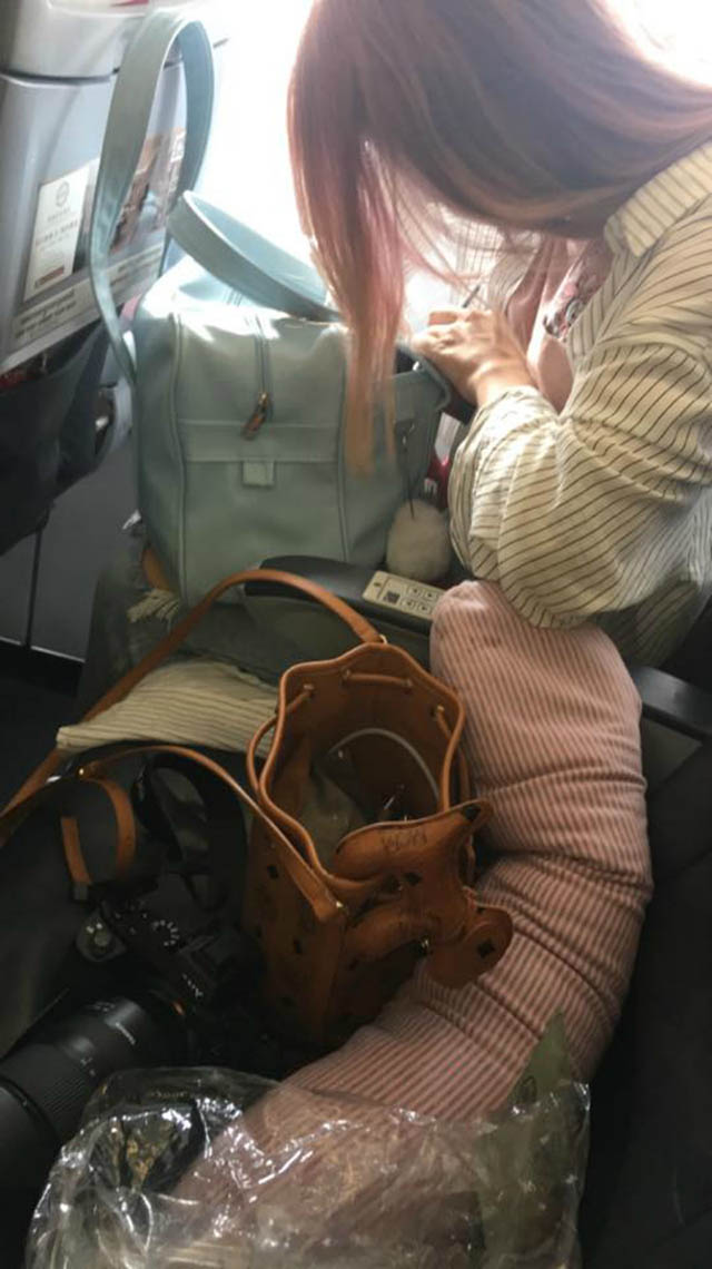 gai tre vo duoc nguoi yeu dien trai nho cai nam tay dinh menh tren may bay