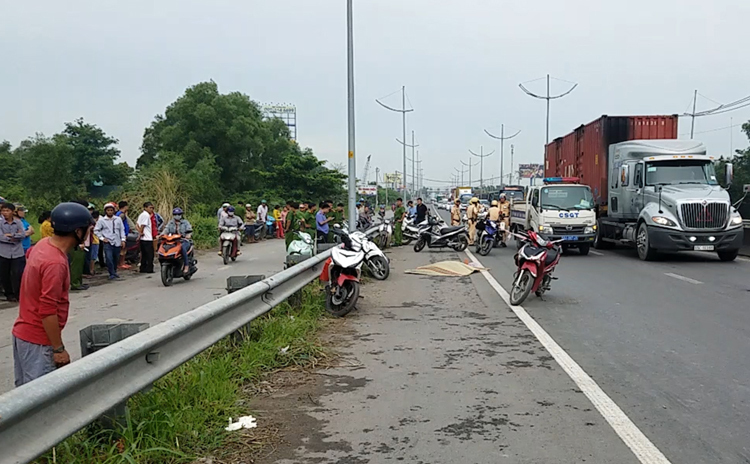 co gai bi nam thanh nien dam chet tren duong sai gon