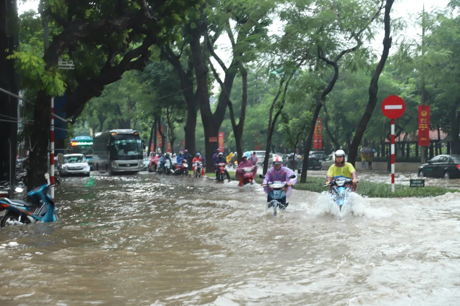 ha noi vua mua to khap nga duong ngap sau