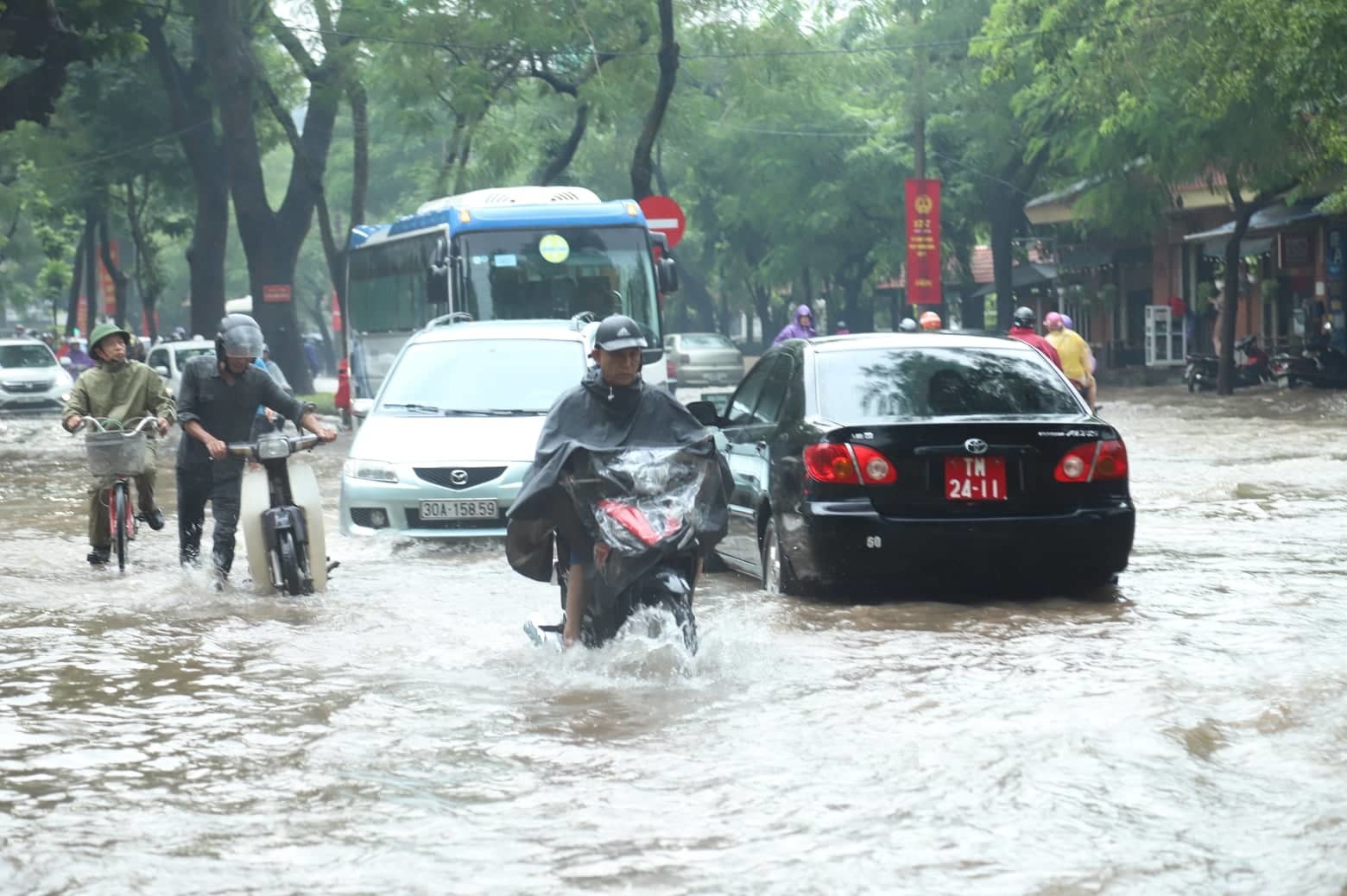 ha noi vua mua to khap nga duong ngap sau