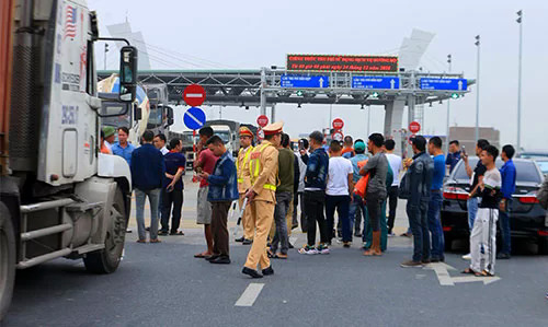 7 nguoi gay roi o tram thu phi bot pha lai bi phat tu