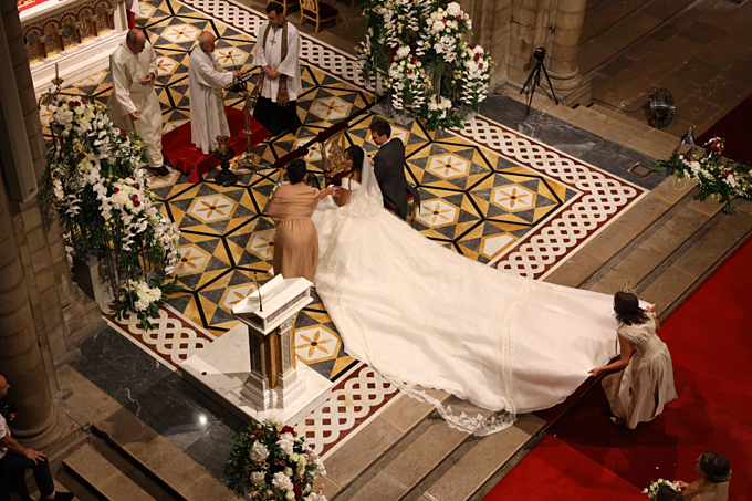 Cô gái gốc Việt và cháu trai Công nương Grace Kelly yêu từ cái nhìn đầu tiên